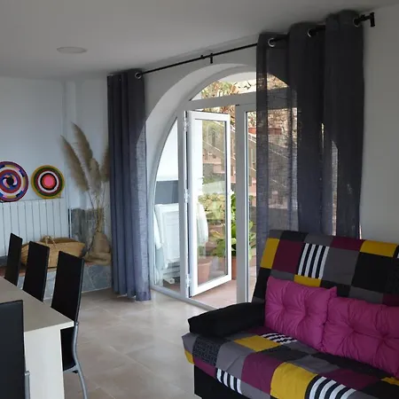 Sea-view Cozy Aptm W Amazing Pool & Trampoline For Kids! Apartment *
