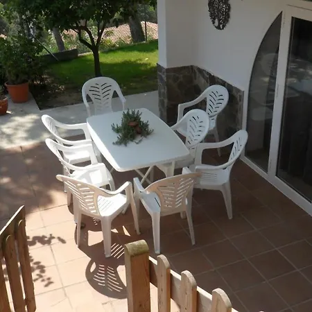 Sea-view Cozy Aptm W Amazing Pool & Trampoline For Kids!